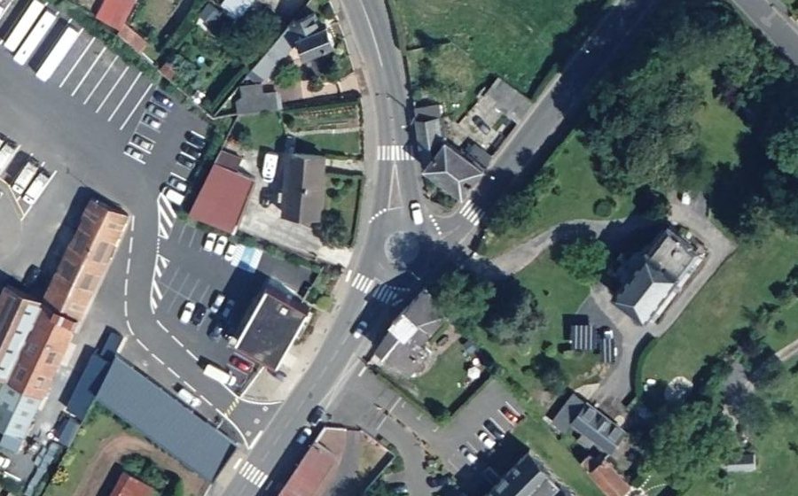 Vue aérienne du Rond-point anonyme n°294711627