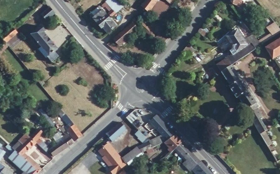 Vue aérienne du Rond-point anonyme n°294721392