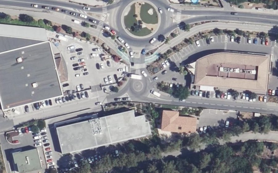 Vue aérienne du Rond-point anonyme n°294788938
