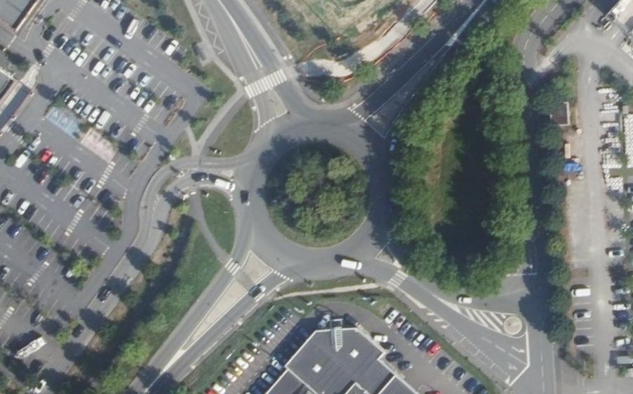 Vue aérienne du Rond-point anonyme n°29479720