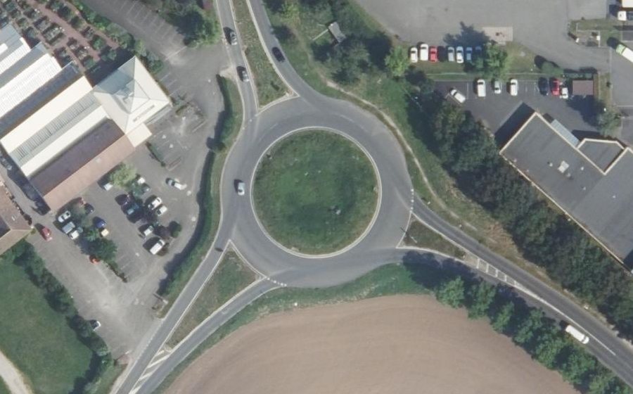 Vue aérienne du Rond-point anonyme n°29480085