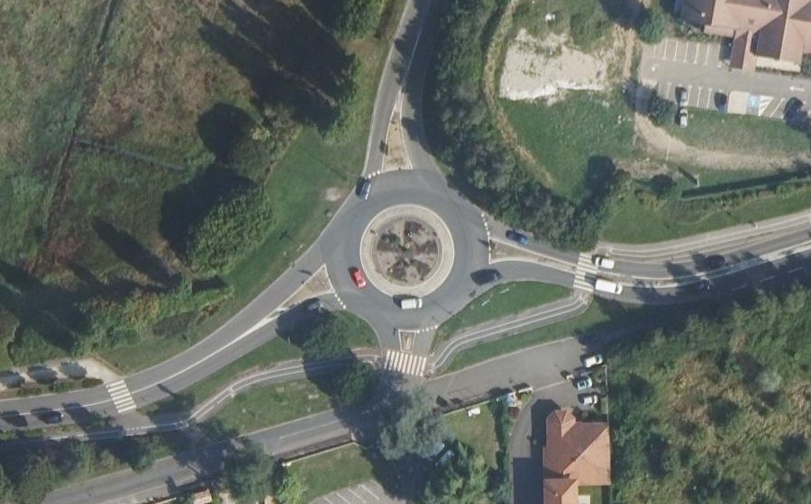Vue aérienne du Rond-point anonyme n°29480618