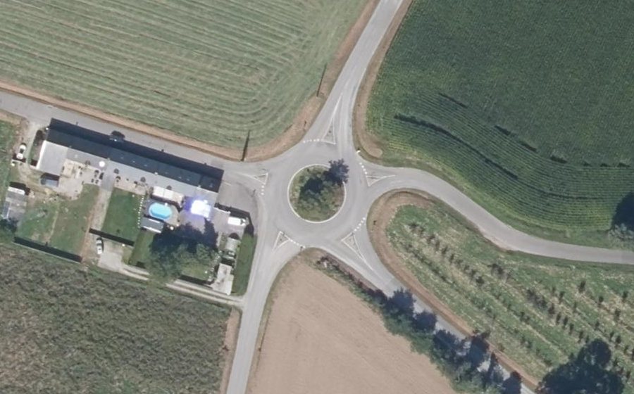 Vue aérienne du Rond-point anonyme n°29491547