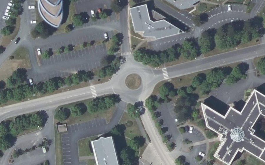 Vue aérienne du Rond-point anonyme n°29491952