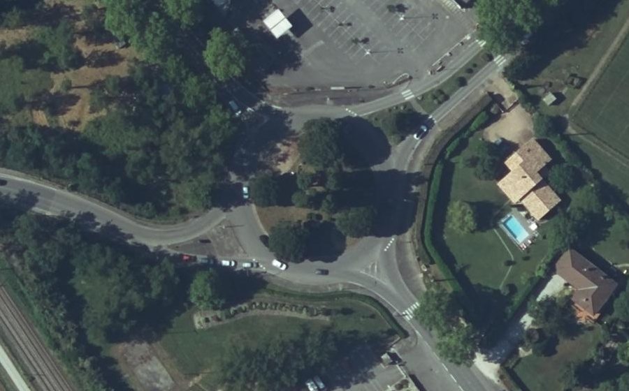 Vue aérienne du Rond-point anonyme n°29499258