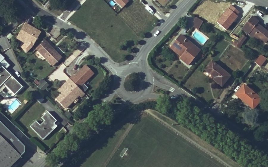 Vue aérienne du Rond-point anonyme n°29499261