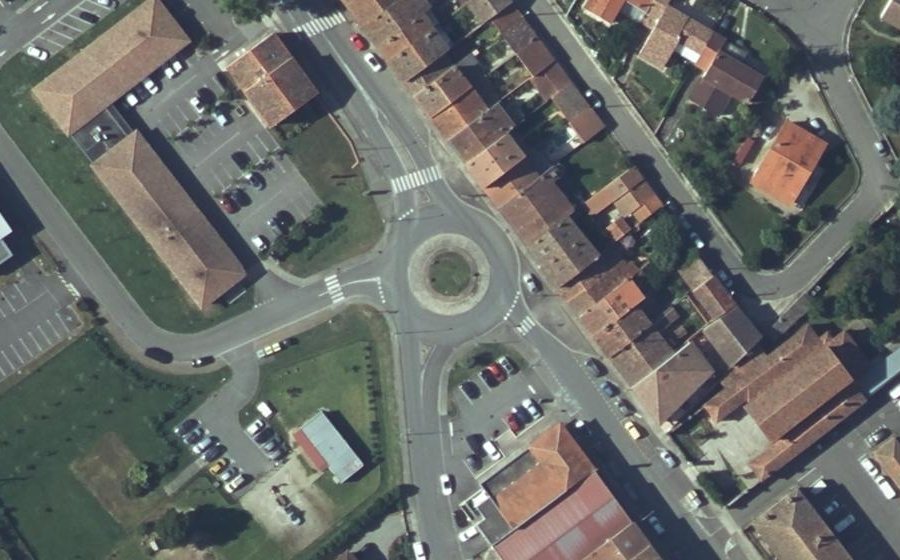 Vue aérienne du Rond-point anonyme n°29499266