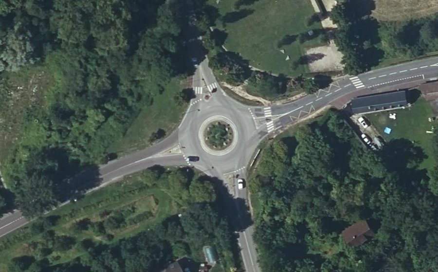 Vue aérienne du Rond-point anonyme n°29499605