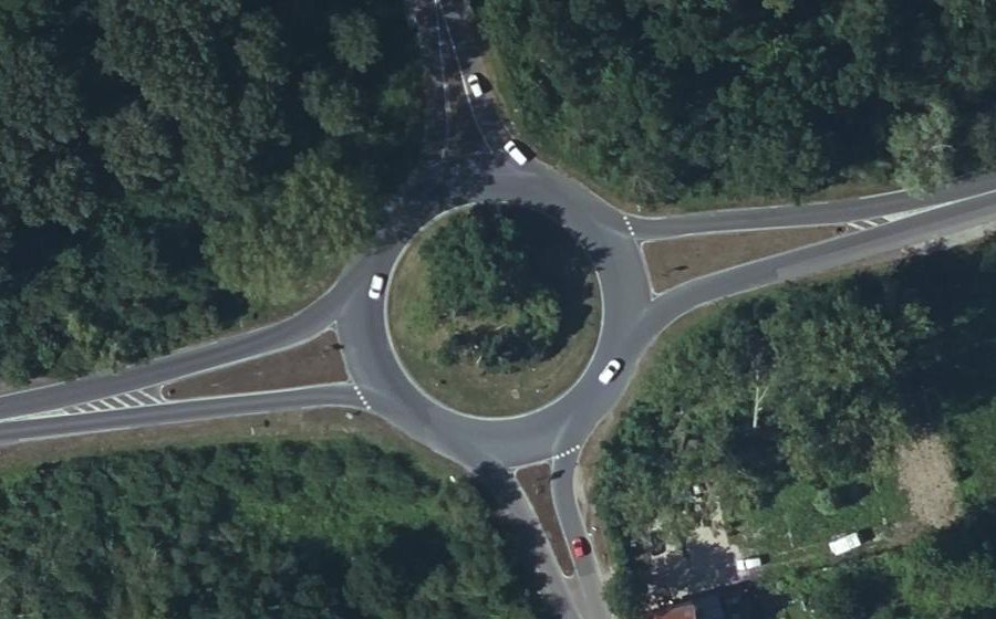 Vue aérienne du Rond-point anonyme n°29499611