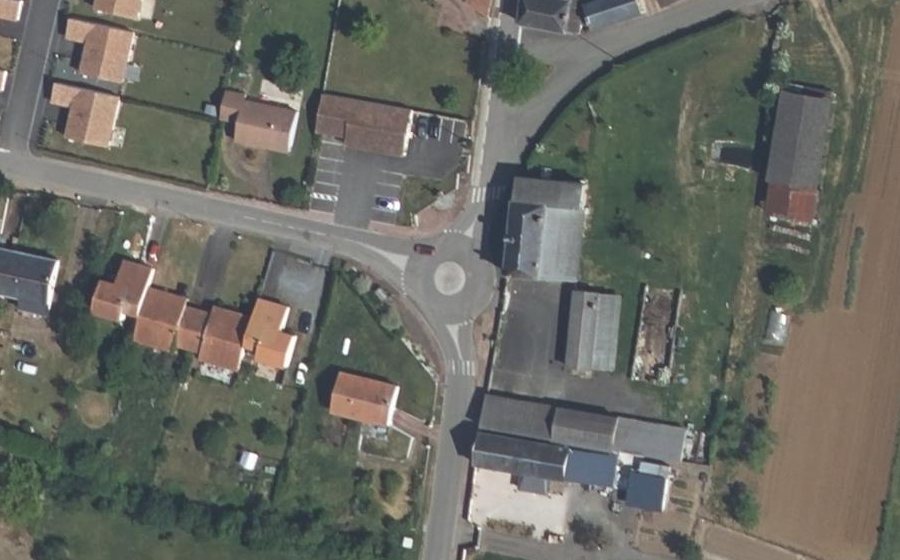 Vue aérienne du Rond-point anonyme n°295015831