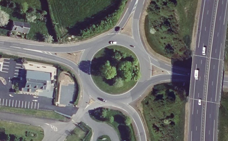 Vue aérienne du Rond-point anonyme n°29502432