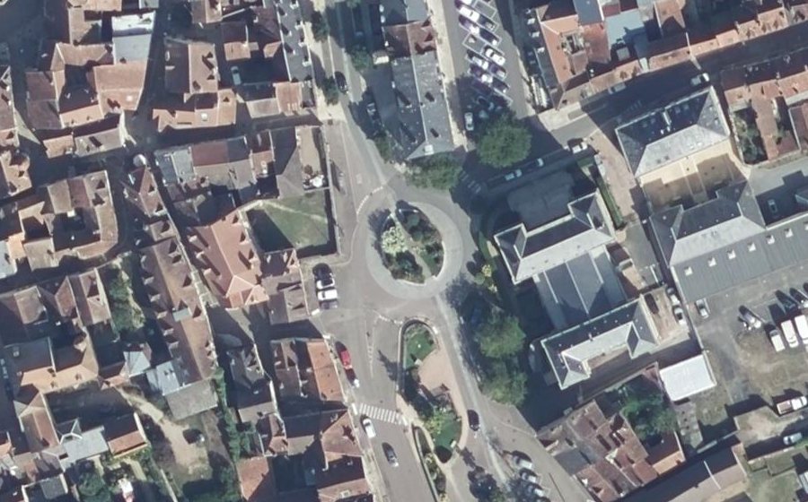 Vue aérienne du Rond-point anonyme n°29504899
