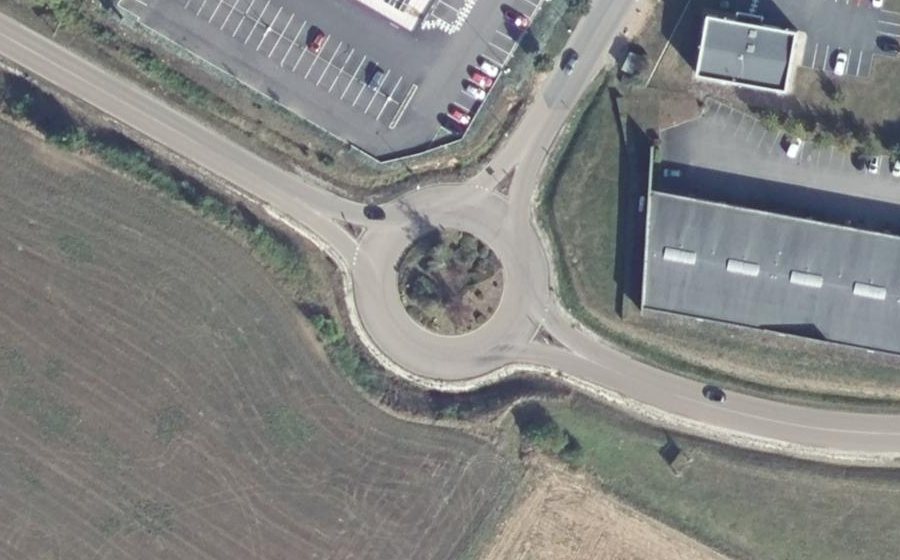 Vue aérienne du Rond-point anonyme n°29504918