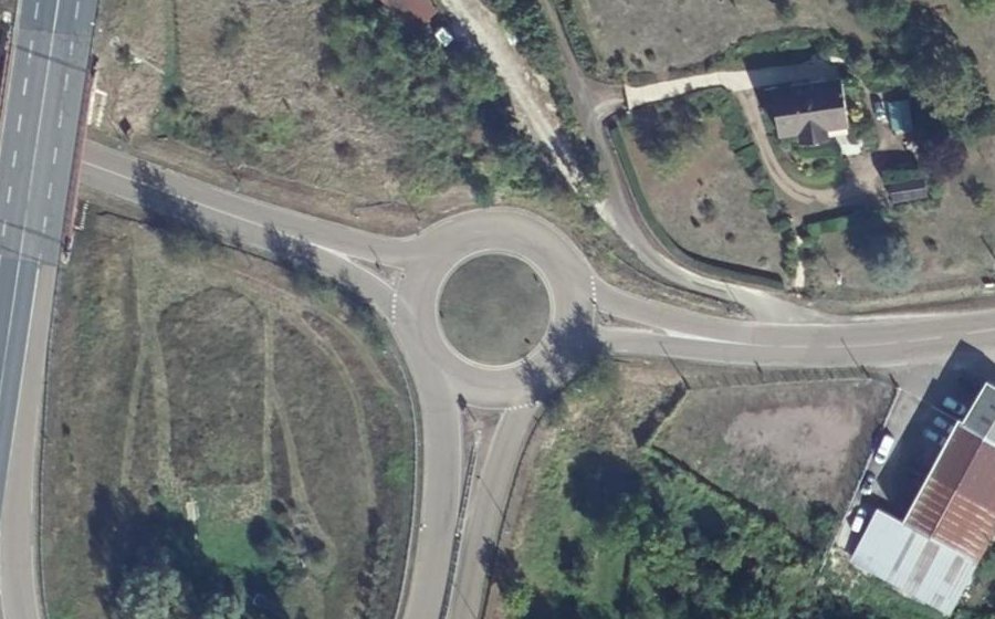 Vue aérienne du Rond-point anonyme n°29504953