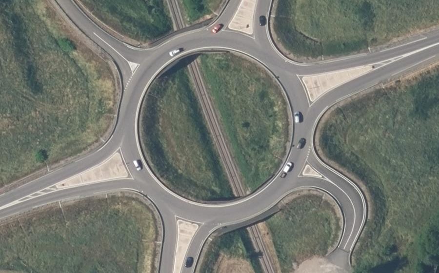 Vue aérienne du Rond-point anonyme n°295127663