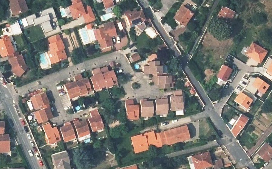 Vue aérienne du Rond-point anonyme n°295263312