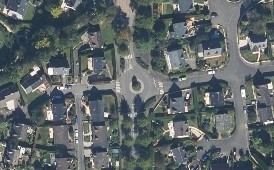 Vue aérienne du Rond-point anonyme n°295433995