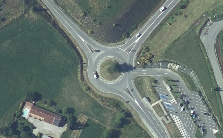 Vue aérienne du Rond-point anonyme n°29547132