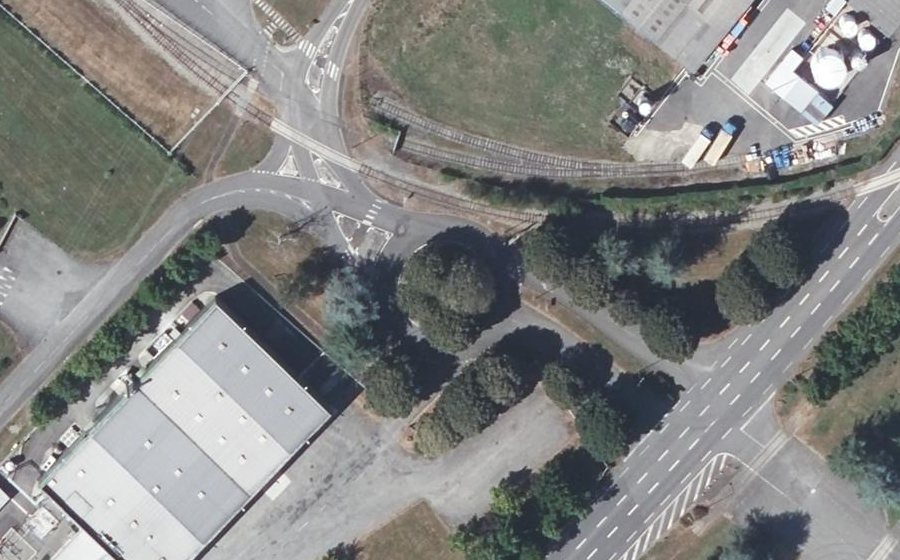Vue aérienne du Rond-point anonyme n°295507669