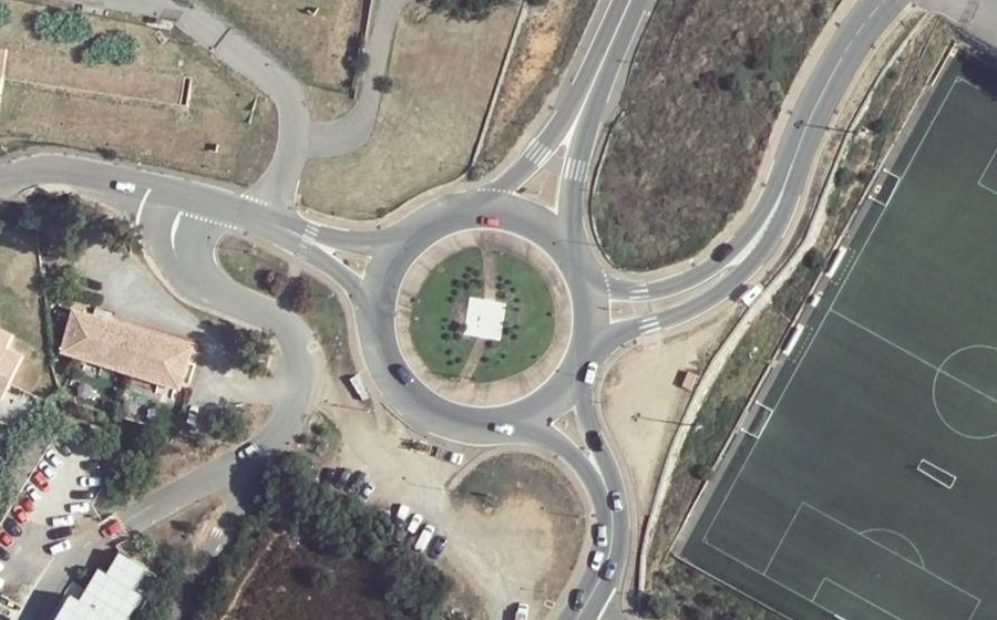 Vue aérienne du Rond-point anonyme n°295556826