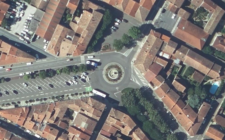 Vue aérienne du Rond-point anonyme n°29568395