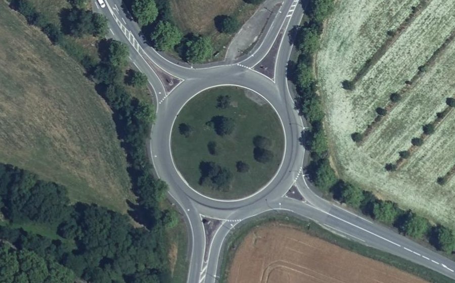 Vue aérienne du Rond-point anonyme n°29579390