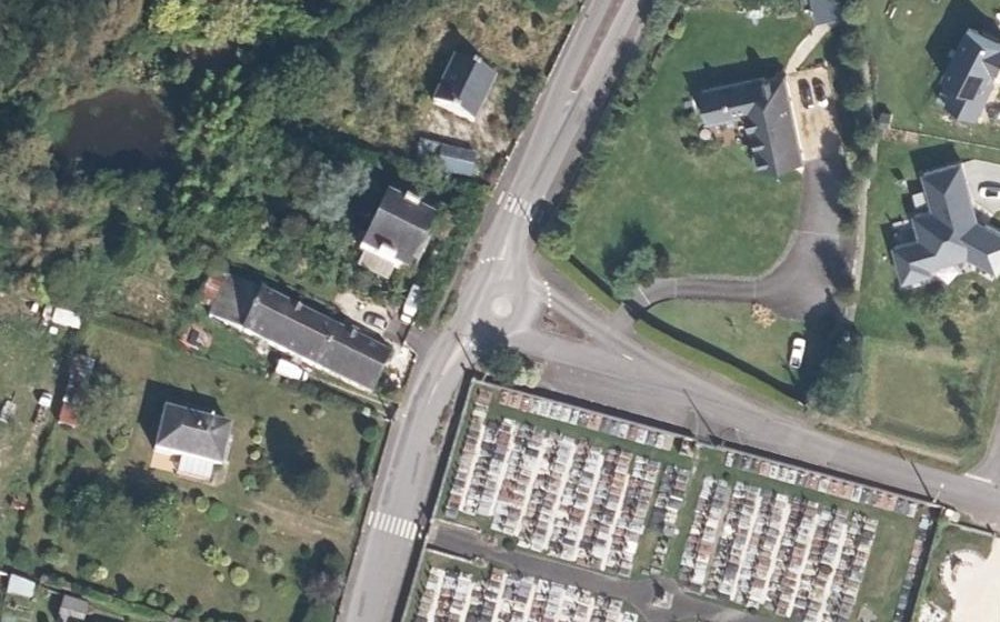 Vue aérienne du Rond-point anonyme n°295832291