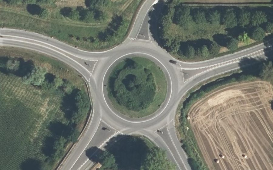 Vue aérienne du Rond-point anonyme n°29583584