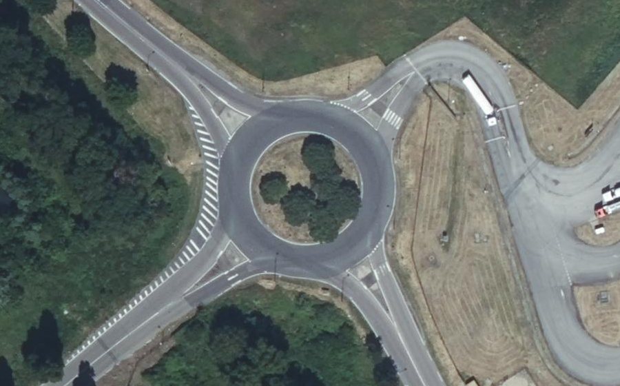 Vue aérienne du Rond-point anonyme n°29594264