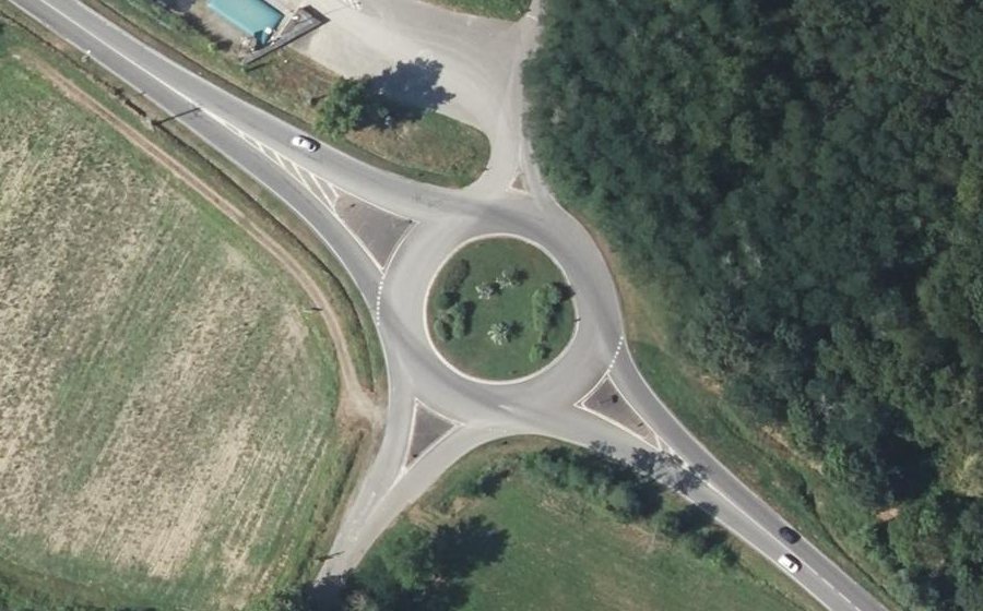 Vue aérienne du Rond-point anonyme n°29599601