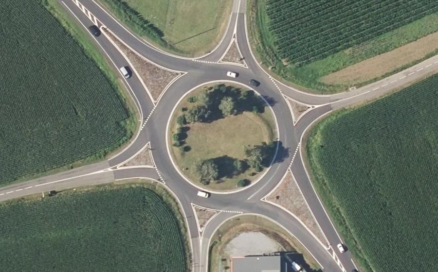 Vue aérienne du Rond-point anonyme n°29599666