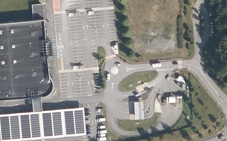 Vue aérienne du Rond-point anonyme n°296015884