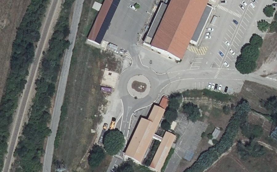 Vue aérienne du Rond-point anonyme n°296040729