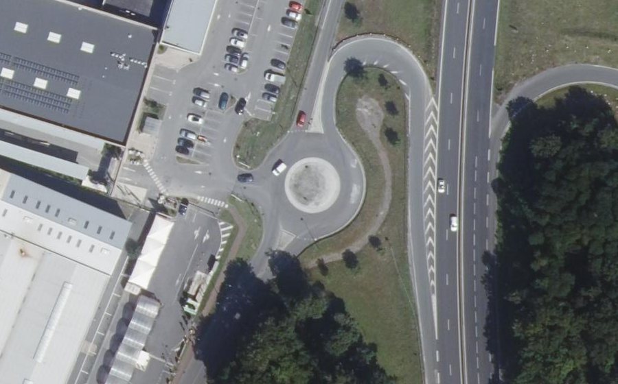 Vue aérienne du Rond-point anonyme n°296245543