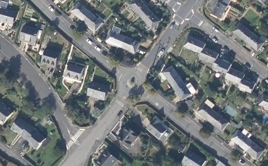 Vue aérienne du Rond-point anonyme n°296486966