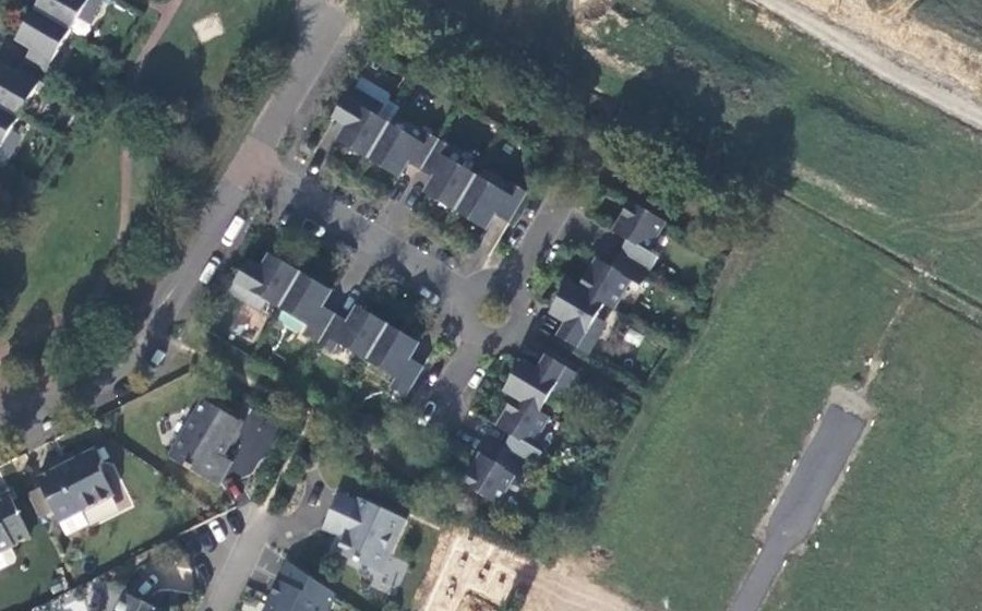 Vue aérienne du Rond-point anonyme n°296492527