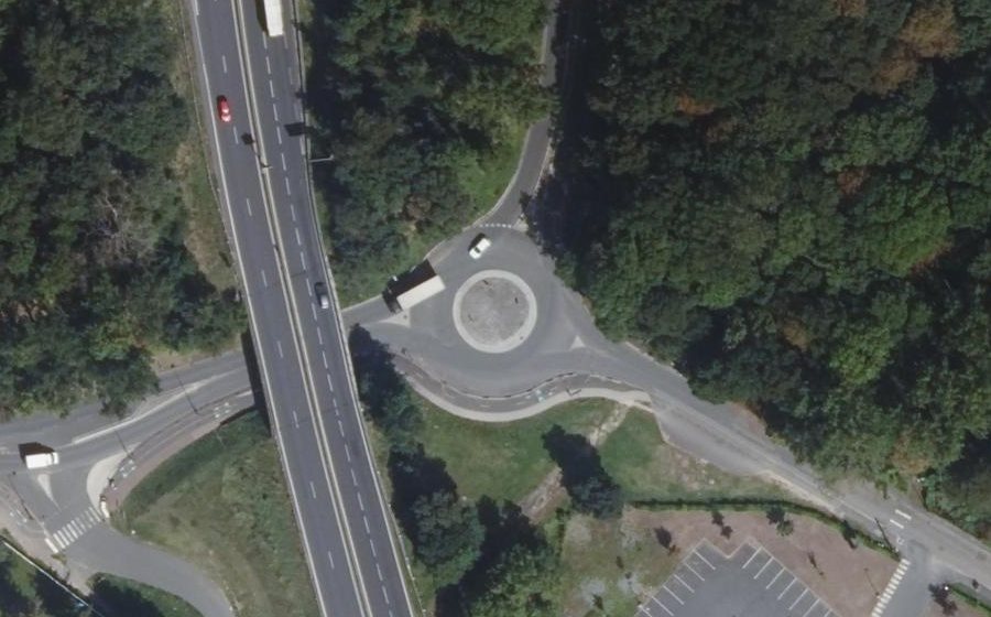Vue aérienne du Rond-point anonyme n°296513736