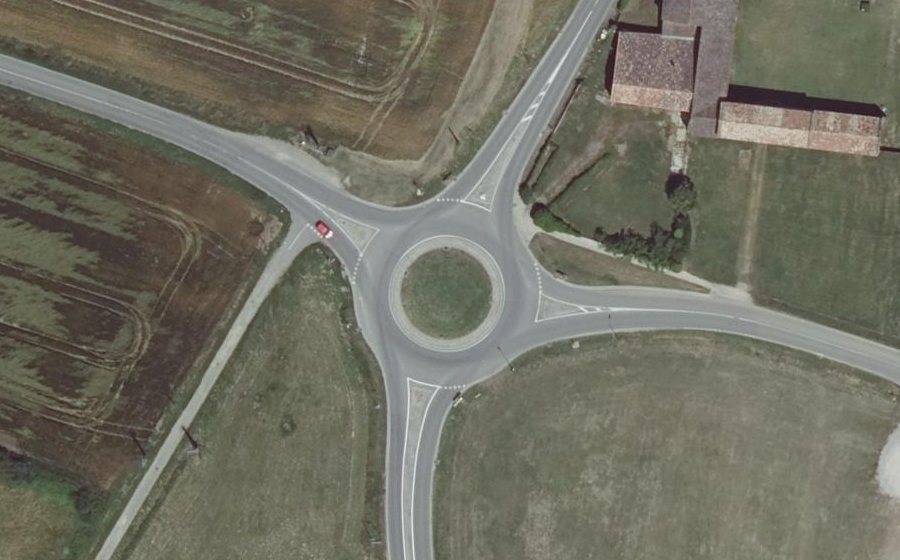 Vue aérienne du Rond-point anonyme n°296687182