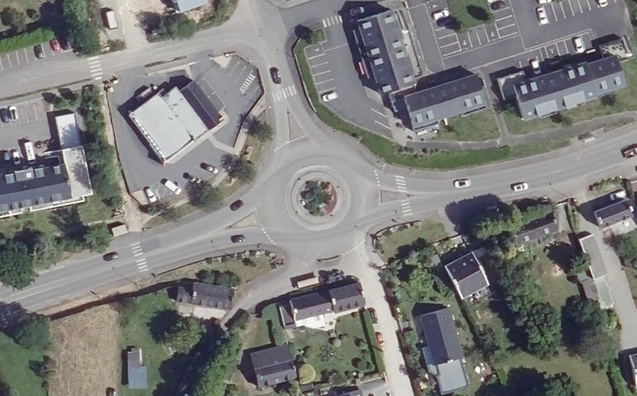 Vue aérienne du Rond-point anonyme n°296752122