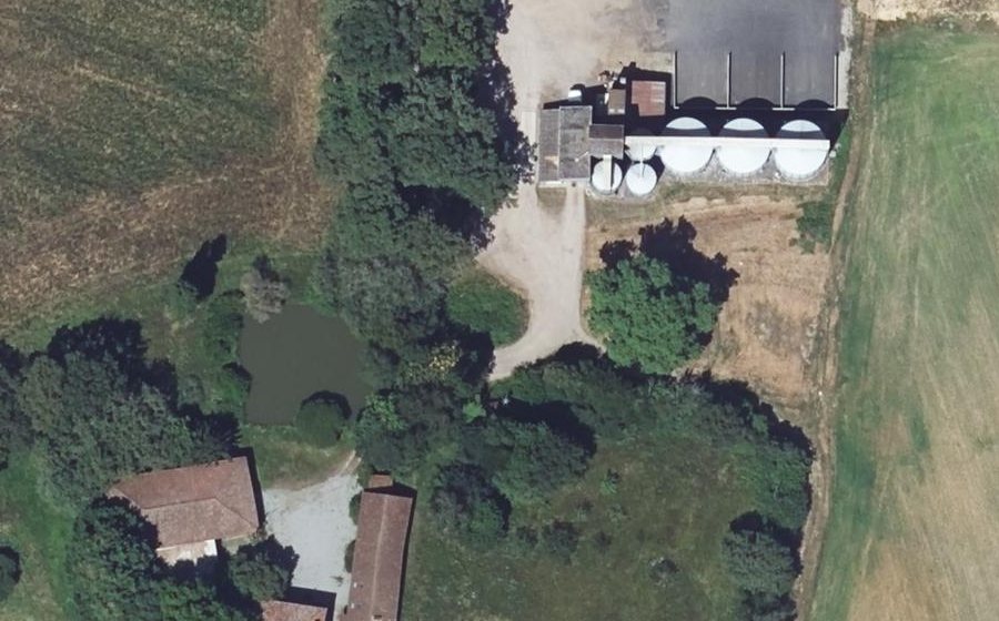 Vue aérienne du Rond-point anonyme n°296937610