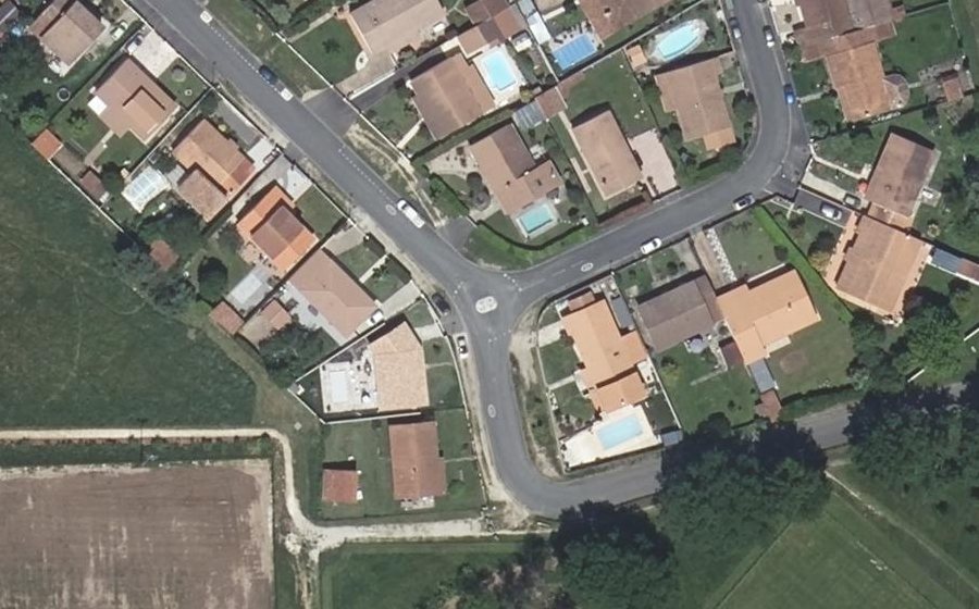 Vue aérienne du Rond-point anonyme n°296952422