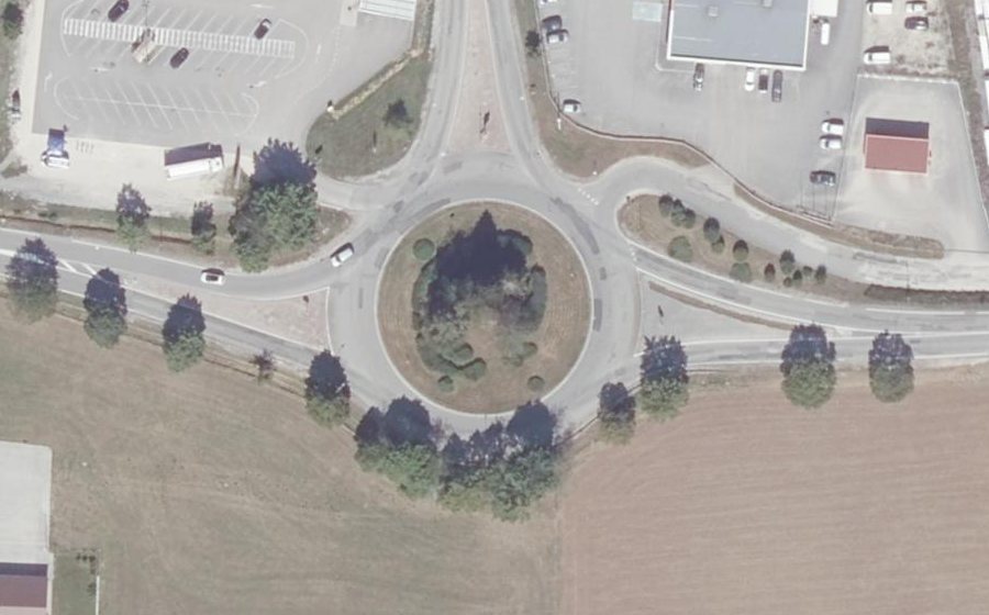 Vue aérienne du Rond-point anonyme n°29700281