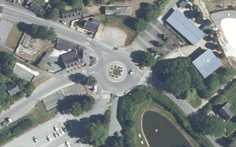 Vue aérienne du Rond-point anonyme n°29701921