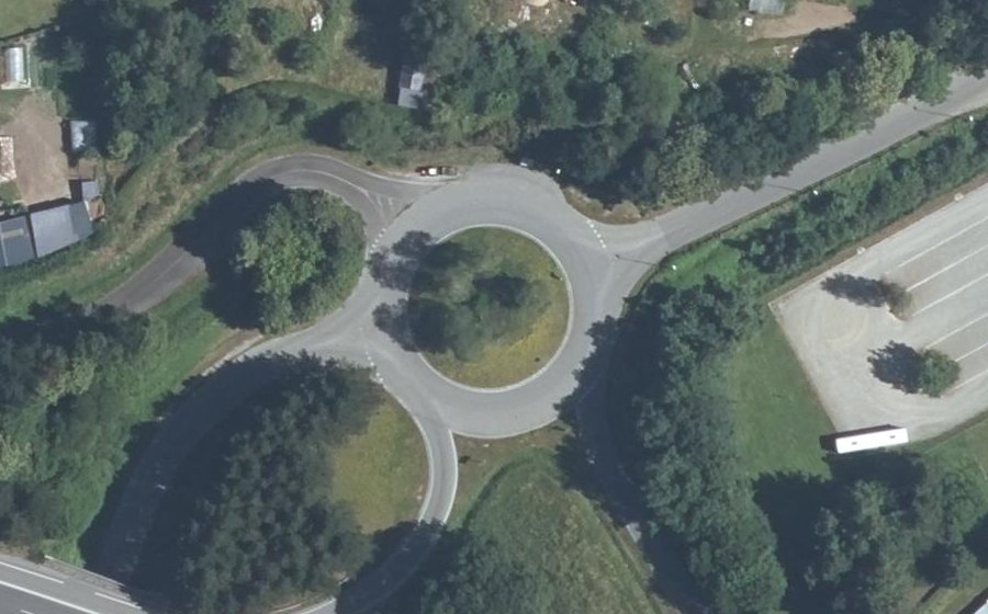 Vue aérienne du Rond-point anonyme n°29701931