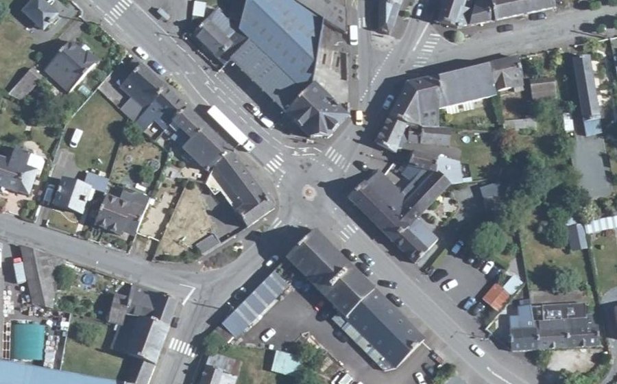 Vue aérienne du Rond-point anonyme n°29702137