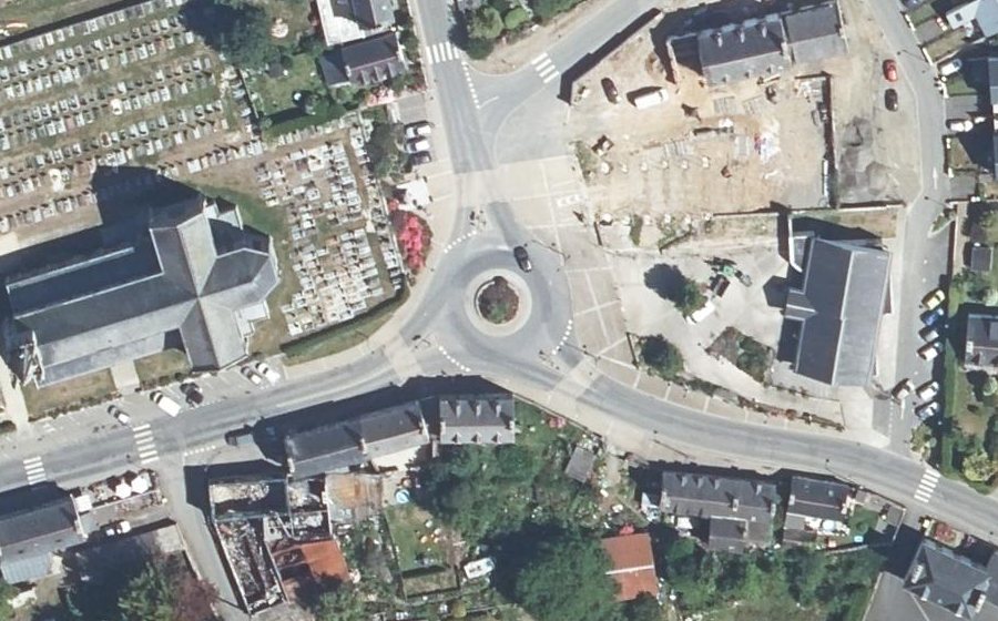 Vue aérienne du Rond-point anonyme n°29702289
