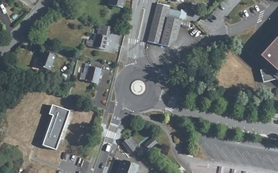 Vue aérienne du Rond-point anonyme n°29704052