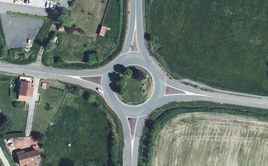 Vue aérienne du Rond-point anonyme n°29704082