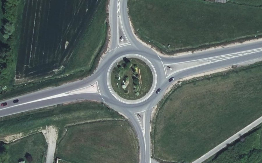 Vue aérienne du Rond-point anonyme n°29704087