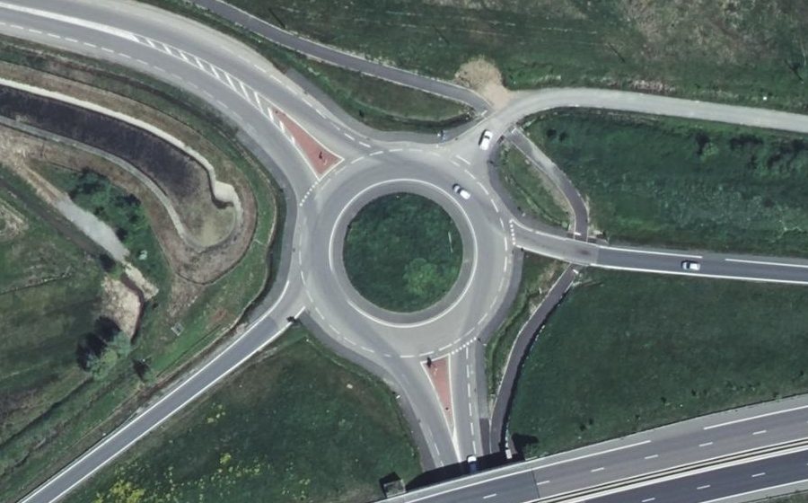 Vue aérienne du Rond-point anonyme n°29704113